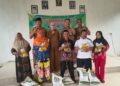 Bupati Kendal Dyah Kartika Permanasari didampingi Camat Patean Muh Syamsudluha Tantomi dan jajaran menyerahkan bantuan pangan kepada warga Desa Plososari dan 1.443 KPM di Desa Sidokumpul, Kecamatan Patean pada Senin, 6 April 2026. (dok for Lingkarjateng.id)