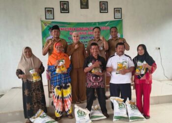 Camat Patean Kendal Sebut Bantuan Pangan Ringankan Kebutuhan Warga Pasca Idulfitri 27 Bupati Kendal Dyah Kartika Permanasari didampingi Camat Patean Muh Syamsudluha Tantomi dan jajaran menyerahkan bantuan pangan kepada warga Desa Plososari dan 1.443 KPM di Desa Sidokumpul, Kecamatan Patean pada Senin, 6 April 2026. (dok for Lingkarjateng.id)