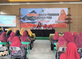 Anggota Komisi E DPRD Jateng, Ida Nurul Farida, saat menyampaikan sambutan pada acara peningkatan kualitas pengawasan pelaksanaan perda di salah satu resto di Salatiga, Sabtu, 18 April 2026. (Komisi E DPRD Jateng/Lingkarjateng.id)