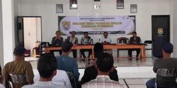 Sosialisasi pengelolaan informasi adminduk yang diselenggarakan Dinas Kependudukan dan Pencatatan Sipil (Disdukcapil) di Aula Balai Desa Gebang, Kecamatan Gemuh, Kabupaten Kendal pada Selasa, 28 April 2026. (Anik Kustiani/Lingkarjateng.id)