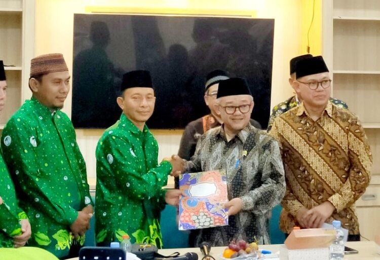 Mendikdasmen RI, Prof. Dr. Abdul Mu'ti bertemu LP Ma'arif NU Kendal di Gedung Aswaja PCNU Kendal, Jumat (3/4).