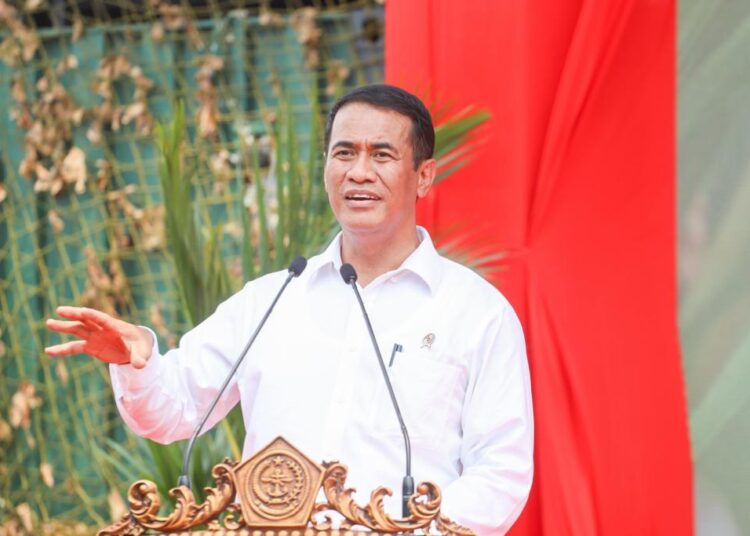 Mentan Amran Ungkap Kasus Peredaran Pupuk Palsu, Rugikan Petani Triliunan Rupiah 25 Menteri Pertanian (Mentan) Andi Amran Sulaiman. Foto : Dok. Dirjen Kementan RI/Lingkar