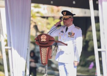 Gubernur Jawa Tengah Ahmad Luthfi menjadi inspektur upacara Peringatan Hari Otonomi Daerah ke-30 Tingkat Provinsi Jateng Tahun 2026 di halaman Kantor Gubernur Jawa Tengah, Senin, 27 April 2026. (Humas Pemprov Jateng)