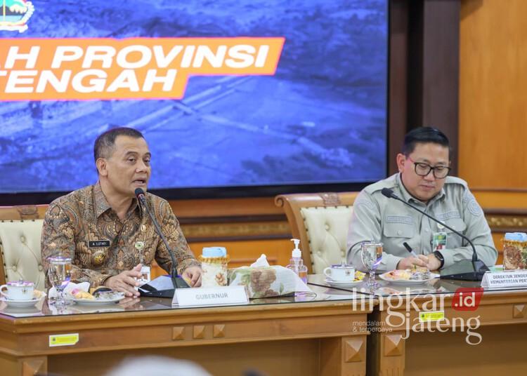 Peternakan Sapi Perah Terbesar se-Indonesia Akan Dibangun di Jateng, Ini Lokasinya 25 Gubernur Jawa Tengah, Ahmad Luthfi, saat beraudiensi dengan Direktur Jenderal Peternakan dan Kesehatan Hewan Kementerian Pertanian, Agung Suganda, di Kantor Gubernuran, Kota Semarang, Kamis, 16 April 2026. (Humas Pemprov Jateng/Lingkarjateng.id)