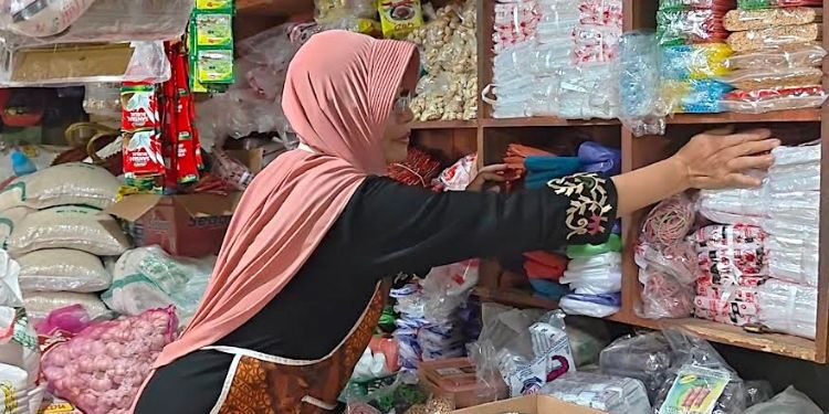 Harga Plastik Naik 50 hingga 100 Persen Usai Lebaran Pedagang di Pekalongan Tertekan