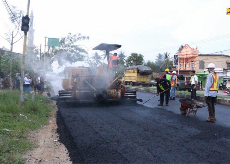 Soal Penggunaan Aspal Buton, Kementerian PU Susun Aturan Wajib dan Tekan Impor 25 Kementerian PUPR Manfaatkan Aspal Buton untuk Tingkatkan Kualitas Jalan Nasional. Foto : Dok.Kementerian PU
