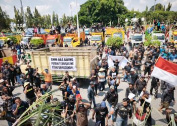 Massa Petani Tebu Blora Gelar Aksi Demo pada Kamis (2/4/2026). Foto : Dok. APTI for Lingkar