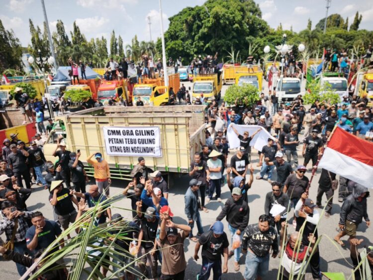 Massa Petani Tebu Blora Gelar Aksi Demo pada Kamis (2/4/2026). Foto : Dok. APTI for Lingkar