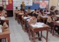 177 Siswa SD di Bojong Pekalongan Antusias Ikuti Lomba Mapel dan Cerdas Cermat 34 Sejumlah siswa SD di Kecamatan Bojong tampak serius dan fokus saat mengikuti Lomba Mapel dan Cerdas Cermat di SDN 01 Kalipancur, Sabtu (4/4/2026). Foto : Fahmi/Lingkar