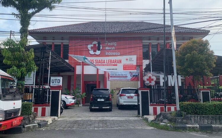 PMI Demak Sebut Stok Darah Menipis, Ini Pemicunya 25 Kantor PMI Kabupaten Demak di Jalan Bhayangkara Demak. Foto : Burhan / Lingkar