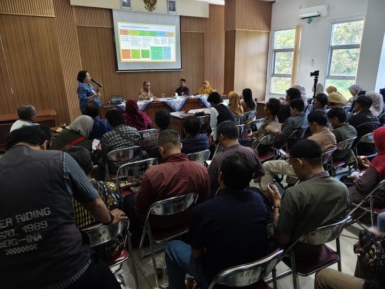 Pemkab Pekalongan Perbaharui Profil Keanekaragaman Hayati, Pasca Vakum 12 Tahun 25 Kegiatan FGD penyusunan Profil Keanekaragaman Hayati Kabupaten Pekalongan di Aula Dinas Perkim LH, Selasa (14/4/2026). Foto: Fahri Akbar / Lingkar