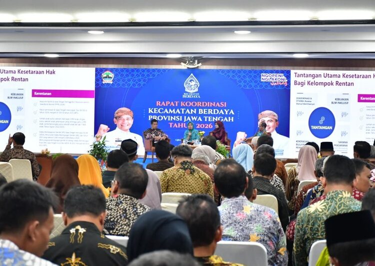Pemkab Pekalongan Genjot Program Berdaya, 4 Kecamatan Jadi Pilot Project 25 Suasana rapat koordinasi Kecamatan Berdaya Provinsi Jawa Tengah Tahun 2026 di Gedung Gradhika Bhakti Praja, Semarang, Kamis (16/4/2026). Foto : Dok.Prokompim Pekalongan/Lingkar