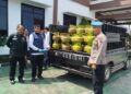 Polisi perlihatkan barang bukti mobil pikap bermuatan LPG subsidi. Foto : Eko Wicaksono/Lingkar