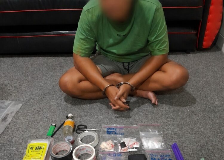 DIRINGKUS : Salah satu pelaku dari 3 pelaku peredaran narkoba beserta barang bukti diamankan di Mapolda Jateng, Jumat, 24 April 2026. Foto : Dok.Humas Polres Salatiga/Lingkar