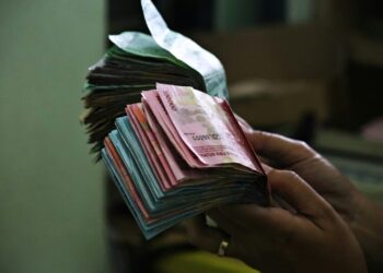 ILUSTRASI : Uang rupiah. (Unsplash@Mufid Majnun/Lingkarjateng.id)