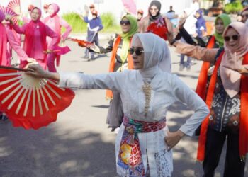 Istri Wakil Bupati Kendal Ikut Nari ‘Kendal Beribadat’ di Hari Tari Dunia