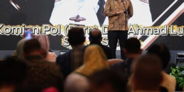 Jaga Iklim Investasi Positif, Gubernur Jateng Minta BPN Koordinasi Soal HGB di KITB 16 Gubernur Jawa Tengah Ahmad Luthfi dalam acara halalbihalal dan Reuni Ikatan Alumni Kenotariatan (Ikanot) Universitas Diponegoro (Undip) di Kota Semarang, Selasa, 14 April 2026. (Humas Pemprov Jateng)