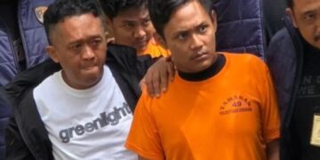 Dua pelaku kasus penjambretan disertai pembacokan digiring ke ruang tahanan Polrestabes Semarang, Rabu, 8 April 2026. (Antara/Lingkarjateng.id)