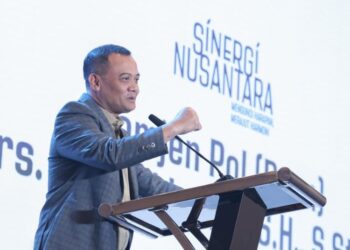 Gubernur Jawa Tengah Ahmad Luthfi memberikan arahan dalam acara Seminar “Memperkuat Peran BPD sebagai Mitra Strategis Pemerintah Daerah melalui Inovasi Pembiayaan dan Pinjaman Daerah” di Hotel Sunan Solo, Kota Surakarta, Jumat 17 April 2026. (Dok. Humas Pemprov Jateng/Lingkarjateng.id)