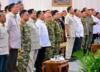 Gubernur Jawa Tengah Ahmad Luthfi (10 dari kiri) turut mendampingi Presiden Prabowo saat menghadiri Retret atau Kursus Pemantapan Pimpinan Daerah (KPPD) Ketua DPRD Seluruh Indonesia di Akademi Militer (Akmil), Magelang, pada Sabtu 18 April 2026. (Humas Pemprov Jateng/Lingkarjateng.id)