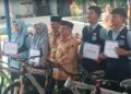 Menteri Pendidikan Dasar dan Menengah (Mendikdasmen) RI, Abdul Mu'ti (ketiga kanan), saat berkunjung di SMA Sainstek Ahmad Dahlan Kota Salatiga pada Senin, 13 April 2026. (Angga Rosa/Lingkarjateng.id)