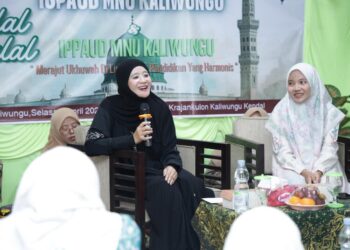 Bunda PAUD Provinsi Jawa Tengah, Nawal Arafah Yasin, menghadiri bihalal IGPAUD Muslimat Nahdlatul Ulama Kecamatan Kaliwungu yang digelar di TK Tarbiyatul Athfal 01, Desa Krajankulon, Kabupaten Kendal, Selasa, 7 April 2026. (Humas Pemprov Jateng/Lingkarjateng.id)
