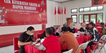 PDI Perjuangan Kendal Luncurkan Program Cek Kesehatan Gratis dan Dapur Marhaen 11 Rangkaian kegiatan cek kesehatan gratis dan dapur Marhaen di kantor DPC PDI Perjuangan Kabupaten Kendal pada Jumat, 10 April 2026. (Anik Kustiani/Lingkarjateng.id)