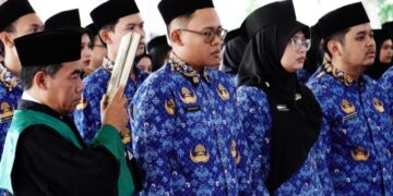Sejumlah PNS Pemkab Pati menjalani pelantikan di Pendopo Kabupaten Pati, Selasa, 28 April 2026. (Lingkarjateng Group Network/Lingkarjateng.id)