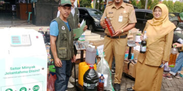 Pengumpulan minyak jelantah di Halaman Setda Batang, Senin, 13 April 2026. (Humas Pemkab Batang/Lingkarjateng.id)