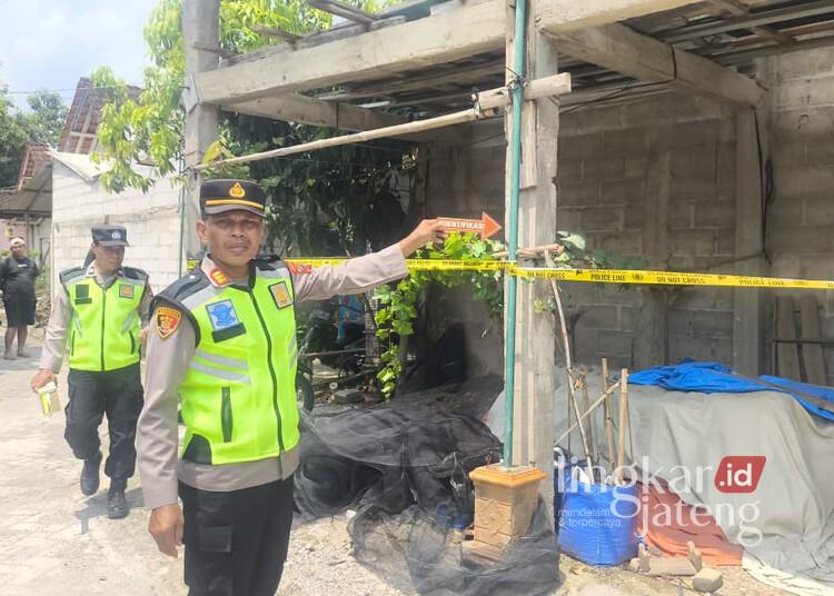 Petani di Blora Tewas Kena Pisau Gerinda Modifikasi 25 Polisi saat melakukan olah TKP tewasnya seorang petani di Desa Karang, Kecamatan Bogorejo, Kabupaten Blora, Selasa, 14 April 2026. (Dok. Polres Blora/Lingkarjateng.id)