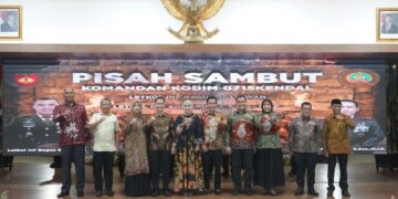 Bupati Kendal Dyah Kartika Permanasari (kelima kiri) dalam acara pisah sambut Dandim 0715/Kendal di Pendopo Tumenggung Bahurekso, Senin, 27 April 2026. (dok for Lingkarjateng.id)