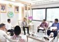 Empat kepala daerah di Pekalongan Raya saat beraudiensi dengan Menteri Lingkungan Hidup, Hanif Faisol Nurofiq, di Menara Plaza Kuningan, Jakarta Selatan, Senin, 6 April 2026. (Prokompim Setda Kab. Pekalongan/Lingkarjateng.id)