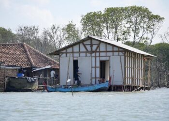 Kisah Mak Ijah Bertahan di Tengah Rob Sayung Demak hingga Dihadiahi Rumah Apung
