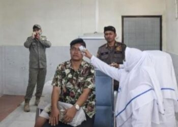 Satpol PP Kabupaten Kendal usai mengamankan orang dengan gangguan jiwa. (dok for Lingkarjateng.id)