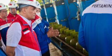 Stok LPG Cukup 6 Kali Lipat Kebutuhan, Gubernur Jateng: Tak Perlu Khawatir Langka 16 Gubernur Jawa Tengah Ahmad Luthfi saat meninjau Stasiun Pengisian dan Pengangkutan Bulk Elpiji (SPPBE) Wijaya Sarana Grasindo di Kabupaten Karanganyar, Rabu, 8 April 2026. (Humas Pemprov Jateng)