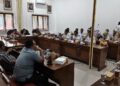 Suasana rapat pembahasan penurunan angka kemiskinan di ruang rapat DPRD Kabupaten Pekalongan, Rabu, 8 April 2026. (Fahri Akbar/Lingkarjateng.id)