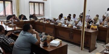 Suasana rapat pembahasan penurunan angka kemiskinan di ruang rapat DPRD Kabupaten Pekalongan, Rabu, 8 April 2026. (Fahri Akbar/Lingkarjateng.id)