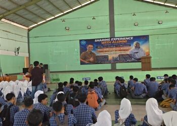Suasana kegiatan sharing experience bertema “Dari SMK ke Dunia Nyata” yang digelar Forum Silaturahmi Alumni SMK Negeri 1 Kedungwuni (FOSIL) Kabupaten Pekalongan, Rabu (15/4/2026). Foto : Fahri Akbar / Lingkar