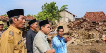 Wakil Gubernur Jawa Tengah, Taj Yasin Maimoen meninjau kondisi Dukuh Solondoko, Desa Trimulyo, Kecamatan Guntur, Kabupaten Demak pasca banjir, Selasa, 7 April 2026. (Humas Pemprov Jateng/Lingkarjateng.id)