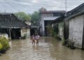 441 KK Terdampak Banjir di Kelurahan Purwodadi Grobogan 26 Pemukiman warga di Kelurahan Purwodadi Grobogan masih terendam banjir, Senin, 13 April 2026. (Lingkarjateng.id)
