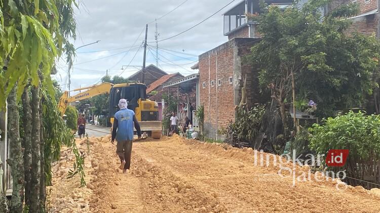 Pembangunan Infrastruktur Menurun Drastis, Desa Andalkan Dana Transfer-Bankeu 25 Ilustrasi kegiatan pembangunan jalan desa. Foto : Nisa Hafizhotus Syarifa/Lingkar