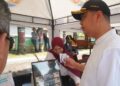Bupati Jepara, Witiarso Utomo (Mas Wiwit) saat meninjau pameran UMKM di Alun-alun 1 Jepara, pada Minggu, 12 April 2026. (Tomi Budianto/Lingkarjateng.id)