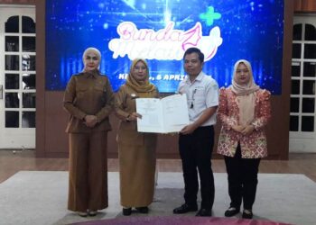Kendal Luncurkan Bunda Melati Plus, Bayi Baru Lahir Kini Terlindungi BPJS Kesehatan 25 Peresmian “Bunda Melati Plus” yang berlangsung di Ruang Paringgitan, Kendal pada Senin, 6 April 2026. (Anik Kustiani/Lingkarjateng.id)