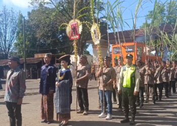Prosesi kirab manten tebu di Pabrik Gula Rendeng Kudus Rabu, 29 April 2026. (Ahmad Abror/Lingkarjateng.id)