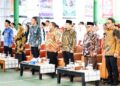 90 Sekolah Masuk Proyek Revitalisasi, Ketua Komisi D DPRD Pati Dukung Penuh 35 Ketua Komisi D DPRD Pati Teguh Bandung Waluyo (empat dari kiri) saat menghadiri peresmian 40 proyek revitalisasi sekolah yang dipusatkan di SMP Negeri 8 Pati, Minggu 12 April 2026. (Lingkarjateng.id)