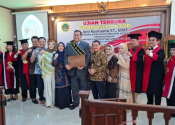 Joni Kurnianto Raih Gelar Doktor dari Untag, Angkat Disertasi Soal PKL Pati