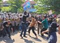 Simulasi demo di depan Kantor Bupati Pekalongan, Kamis, 23 April 2026. (Fahri Akbar/Lingkarjateng.id)