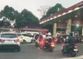 Tanggapi Isu Harga BBM, Wali Kota Salatiga: Masyarakat Jangan Panik! 34 Puluhan kendaraan bermotor mengisi BBM di SPBU Jalan Osamaliki, Salatiga, Selasa, 31 Maret 2026. (Angga Rosa/Lingkarjateng.id)
