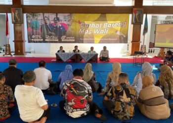 Wali Kota Salatiga menyerap persoalan di lapangan dari masyarakat melalui forum "Curhat Bareng Mas Wali" yang digelar di Pendopo Pakuwon, Jumat, 10 April 2026. (Dok.Prokompim Setda Salatiga/Lingkarjateng.id)