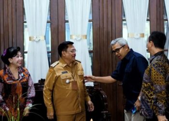 Wali Kota Salatiga Robby Hernawan dengan Wali Kota Bandung, Muhammad Farhan di Rumah Dinas Wali Kota Salatiga, Selasa, 14 April 2026. (Dok.Prokompim Setda Salatiga/Lingkarjateng.id)